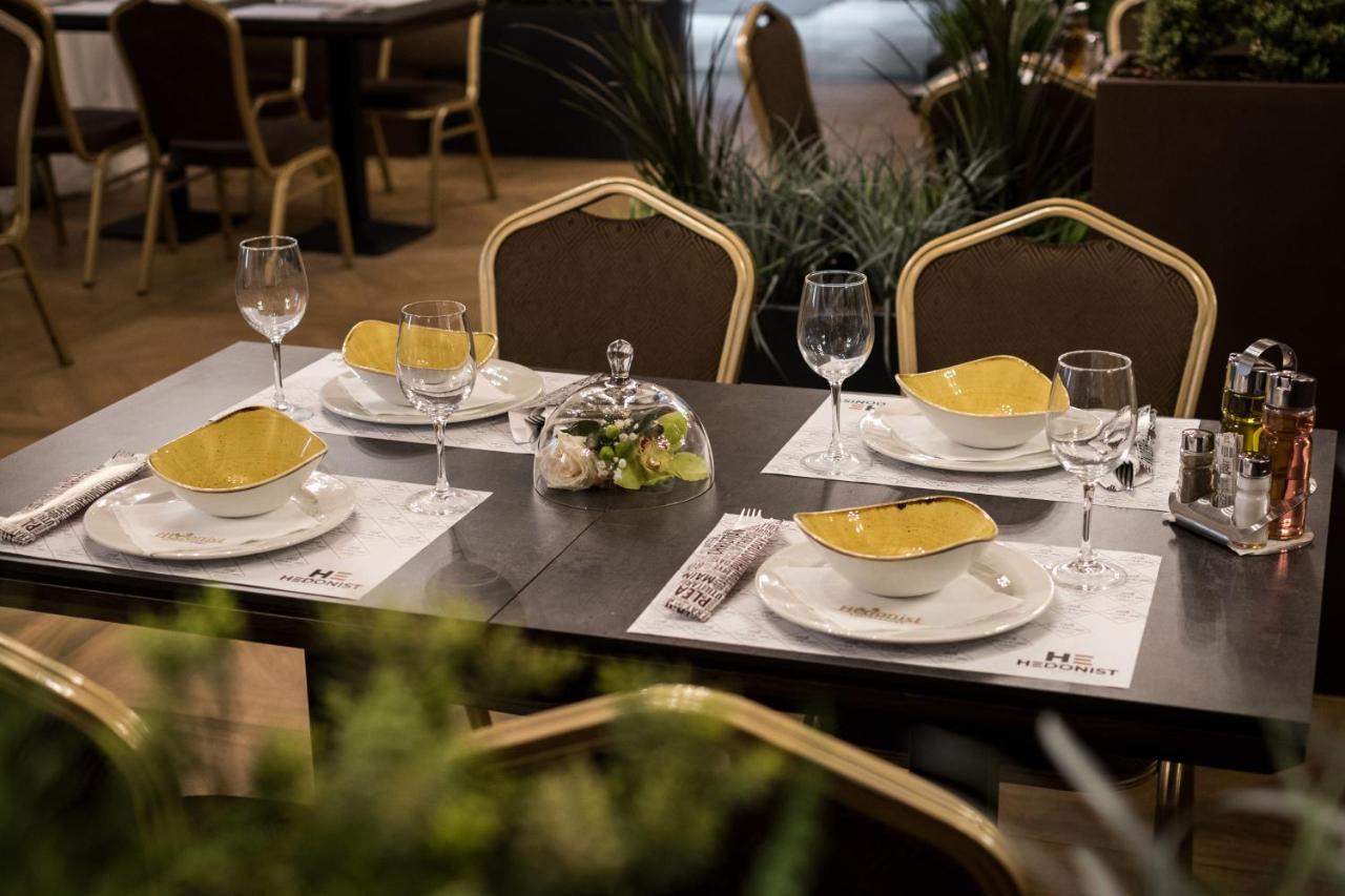 Hotel Grand Hedonist Панчево Экстерьер фото