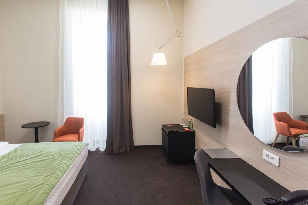 Hotel Grand Hedonist Панчево Экстерьер фото