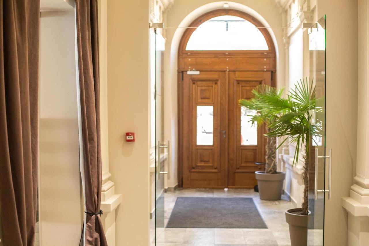 Hotel Grand Hedonist Панчево Экстерьер фото